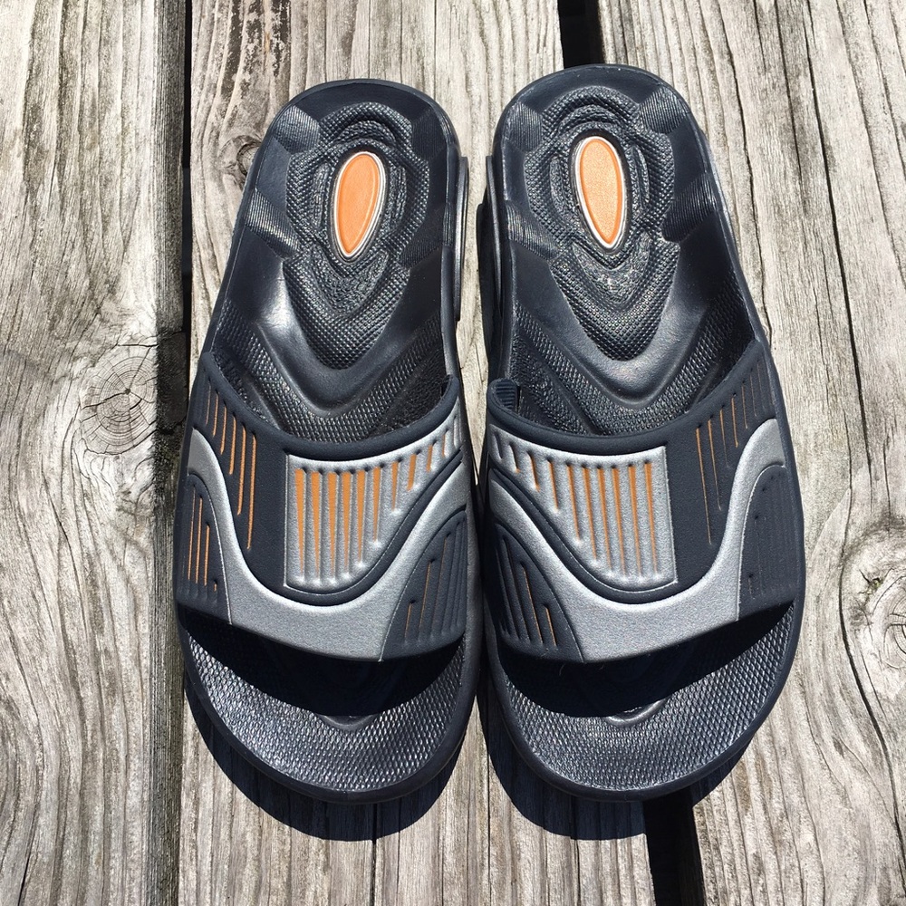 - Grendene Sz 4 Black/Silver Slides! LIKE NEW! - Picture 2 of 7